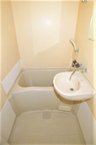 ロイヤルハイツD棟の浴室