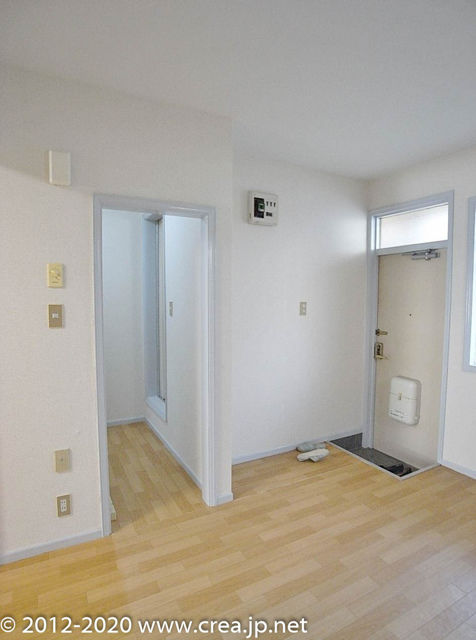 ロイヤルハイツD棟の玄関