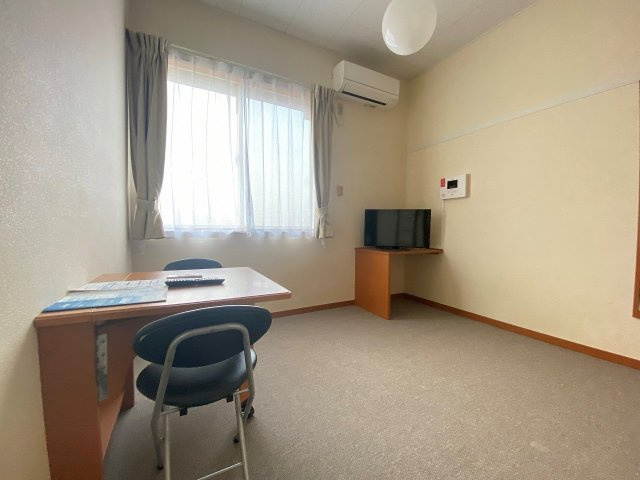 レオパレスチェロキーチーフの居間・リビング