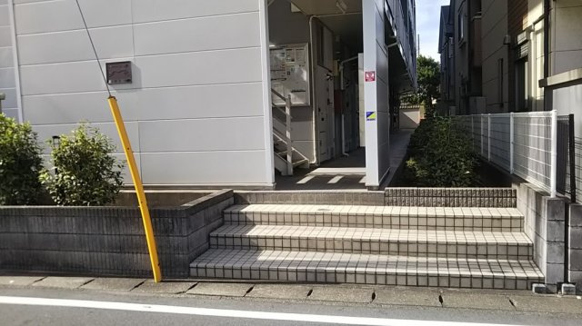 レオパレス中宗岡のエントランス