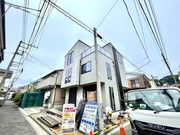 横浜市中区北方町１丁目の新築一戸建の前面道路含む現地写真|落ち着いた街並みになります。
是非一度、現地へお越しください。 
ご自宅までの送迎もいたします