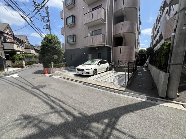 グリュック８二子玉川イーストウイングの駐車場