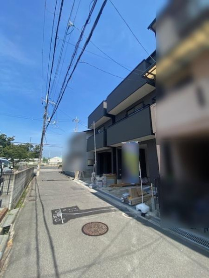 【前面道路含む現地写真】