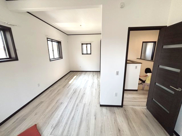 アースタウン松前中央　新築中古戸建　13号棟(残り4区画)の洋室