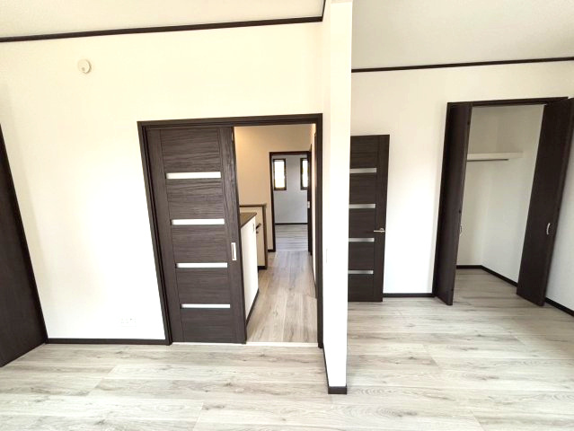 アースタウン松前中央　新築中古戸建　13号棟(残り4区画)の洋室