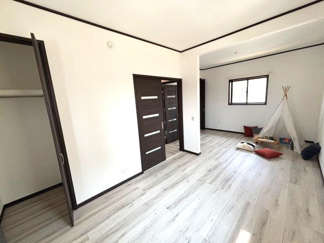 アースタウン松前中央　新築中古戸建　13号棟(残り4区画)の洋室