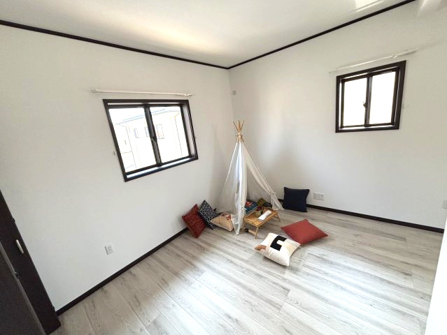 アースタウン松前中央　新築中古戸建　13号棟(残り4区画)の洋室