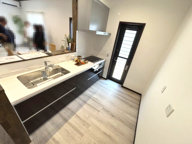 アースタウン松前中央　新築中古戸建　13号棟(残り4区画)のキッチン