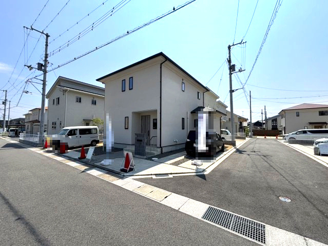 アースタウン松前中央　新築中古戸建　13号棟(残り4区画)の前面道路含む現地写真