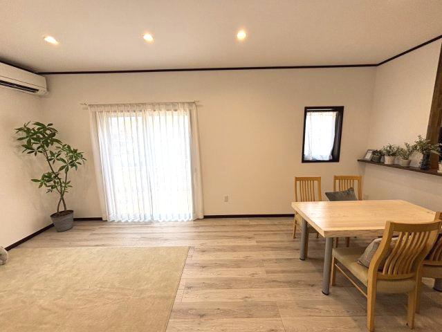 アースタウン松前中央　新築中古戸建　13号棟(残り4区画)の居間・リビング