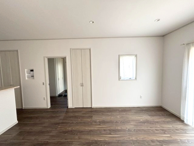 アースタウン松前中央　新築中古戸建　17号棟(残り4区画)の居間・リビング|ゆったり過ごせる居間です