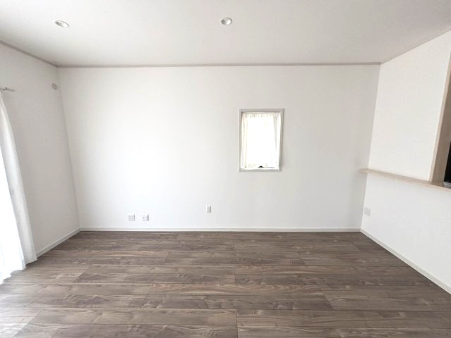 アースタウン松前中央　新築中古戸建　17号棟(残り4区画)の居間・リビング|おしゃれなリビングです