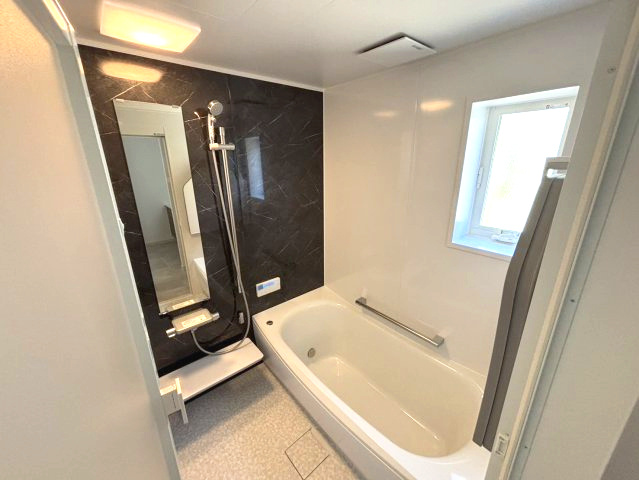 アースタウン松前中央　新築中古戸建　17号棟(残り4区画)の浴室|コンパクトで使いやすいお風呂です