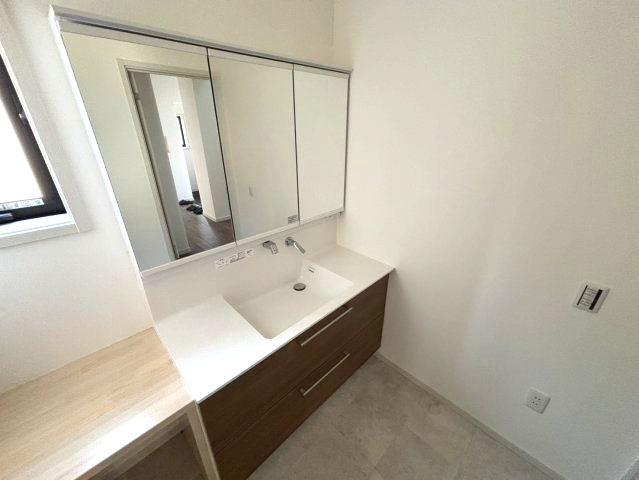 アースタウン松前中央　新築中古戸建　17号棟(残り4区画)の独立洗面台|独立洗面台、朝の身支度には欠かせません