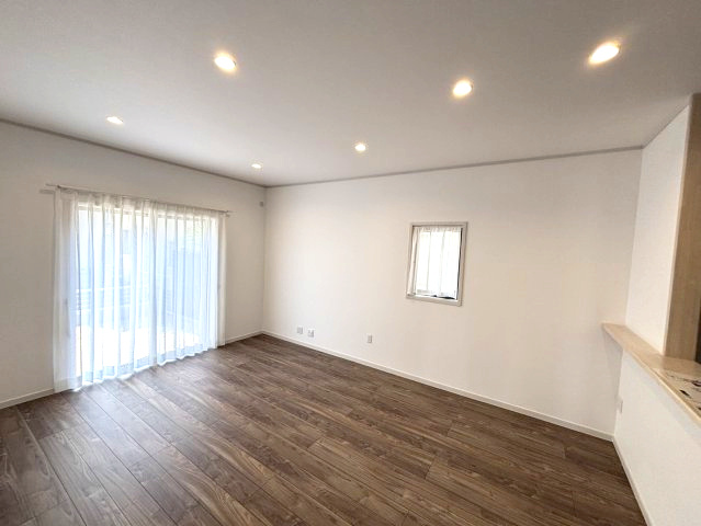 アースタウン松前中央　新築中古戸建　17号棟(残り4区画)の居間・リビング|使いやすい居間です