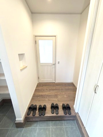 アースタウン松前中央　新築中古戸建　17号棟(残り4区画)の玄関|落ち着いた玄関です