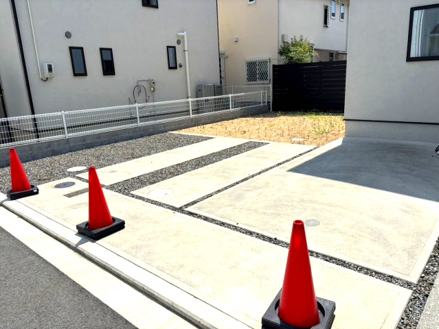 アースタウン松前中央　新築中古戸建　17号棟(残り4区画)の駐車場|車をお持ちの方に嬉しい駐車場付きの物件です