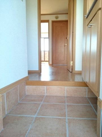 グランデール花宗　弐番館の玄関