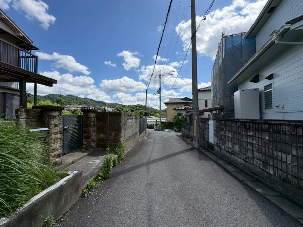 和歌山市園部　中古戸建の前面道路含む現地写真