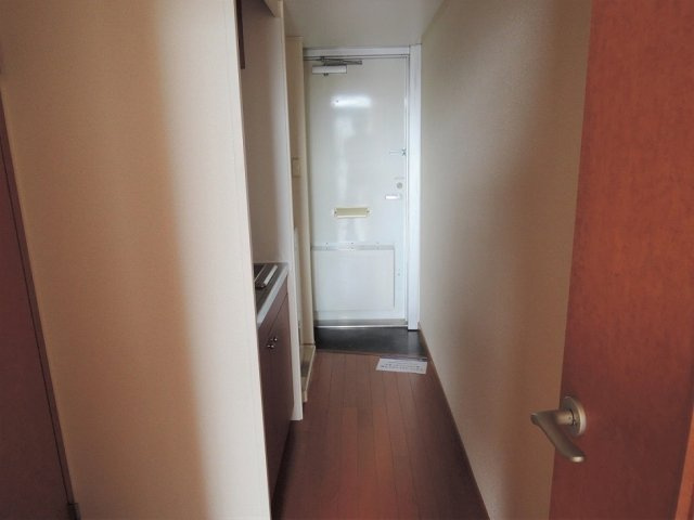 レオパレスピュアの玄関|ゆったりとした玄関です