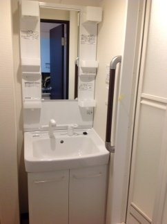 レオネクスト八重の内装|独立洗面台