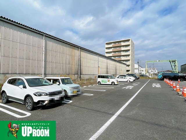 プリムラ・ローズ・ガーデンの駐車場