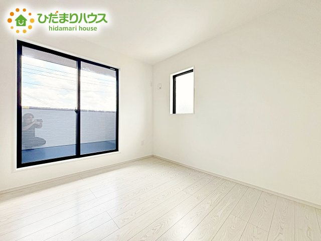 【洋室】 | 水戸市見川21期　新築戸建　3号棟 | バルコニーに面していて、たっぷり光りの入る明るいお部屋です！