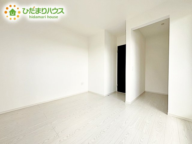 【洋室】 | 水戸市見川21期　新築戸建　3号棟 | お日様の光とさわやかな風をたっぷりとりこめます。室内はいつも明るい印象なので気持ちの良い朝を迎えられます。毎日の生活も明るくなりそうです。　　