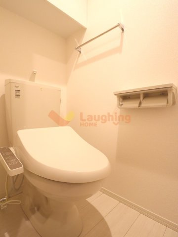 ガナールのトイレ|落ち着いた色調のトイレです