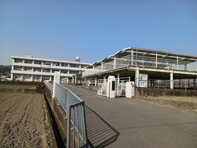 【周辺】 | ピノコⅠ | 岩出市立岩出第二中学校様まで180m