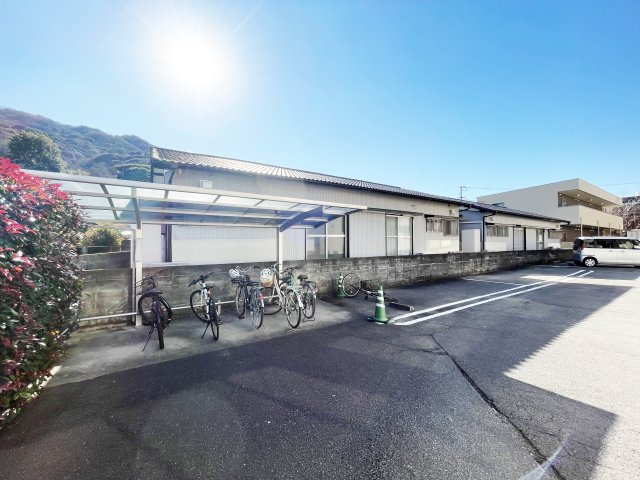 シャーメゾングランデの駐車場