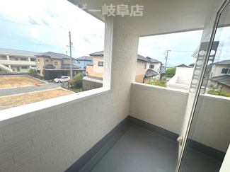 【バルコニー】 | 羽島市正木町新井新築建売全2棟！お車並列4台可能！大家族様でも安心の5LDK！南にお庭スペースあり♪ | 羽島市正木町新井新築建売全2棟！お車並列4台可能！大家族様でも安心の5LDK！南にお庭スペースあり♪