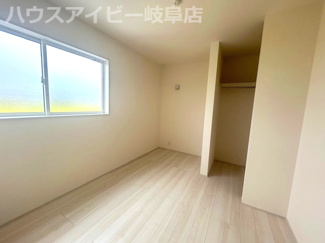 【洋室】 | 羽島市正木町新井新築建売全2棟！お車並列4台可能！大家族様でも安心の5LDK！南にお庭スペースあり♪ | 羽島市正木町新井新築建売全2棟！お車並列4台可能！大家族様でも安心の5LDK！南にお庭スペースあり♪