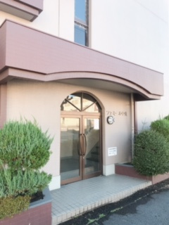 ファミール中央のエントランス