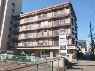 ファミール中央の外観