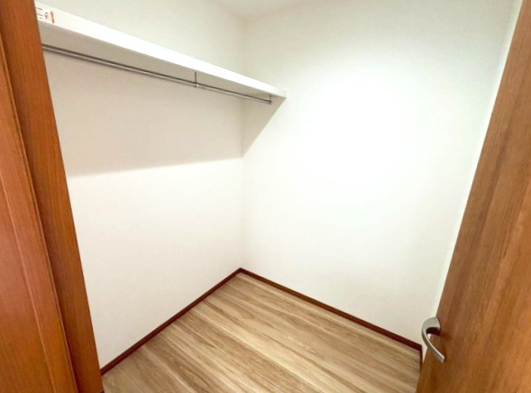 西伊敷6丁目　新築戸建ての収納|主寝室には嬉しいウォークインクローゼット付き。たっぷり収納できます。