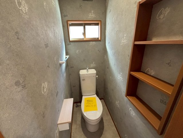 西伊敷6丁目　新築戸建てのトイレ|2階にもトイレを設置。1階に降りなくても良いのが助かりますね。
