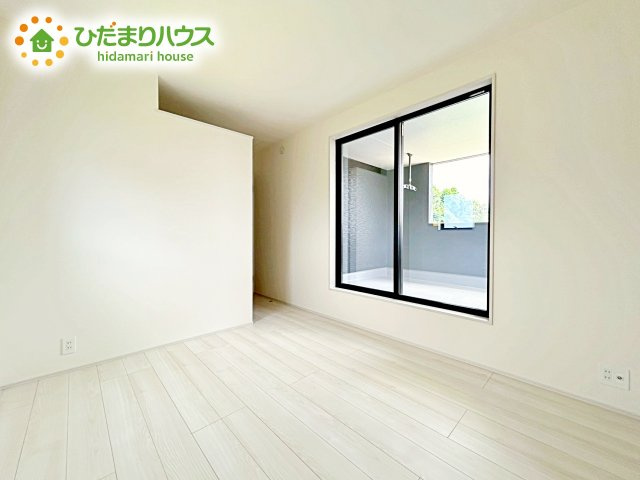 【寝室】 | 第1石岡市山崎　新築戸建　2号棟 | バルコニーに面していて、たっぷり光りの入る明るい主寝室です！