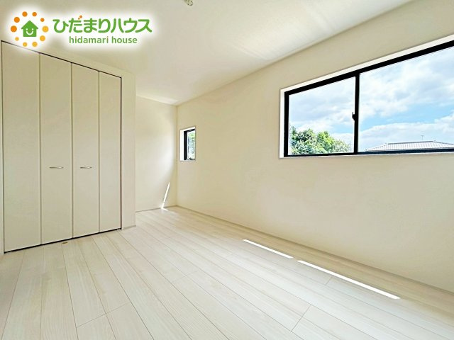 【洋室】 | 第1石岡市山崎　新築戸建　2号棟 | 窓が多く、明るい空間を演出してくれます(*^^*)