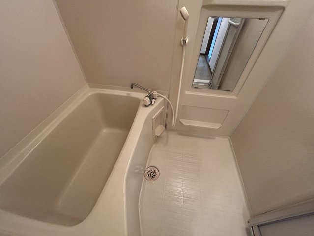 クレール津福1の浴室