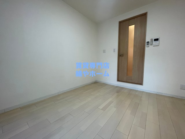 グランパシフィック恵美須西の洋室|使い勝手のいい洋室です