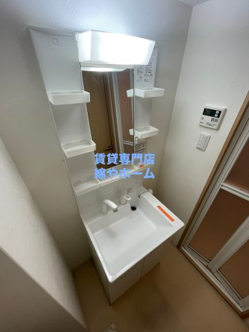 グランパシフィック恵美須西の独立洗面台|独立洗面台あり、毎朝おしゃれに忙しい女性の方におすすめです