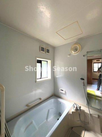 【浴室】 | 「追い焚き機能」を搭載した、キレイな水廻りのお住まいです♪