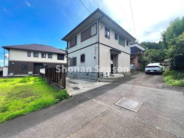 【庭】 | ガーデニング・ゴルフ練習他、アクティビティが満喫できる広いお庭◎　
充実の余暇が過ごせそうですね♪