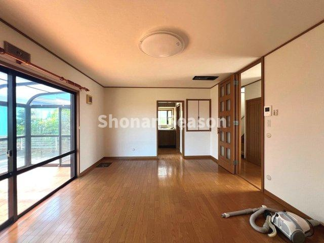 【居間・リビング】 | 団らん時間はもちろん！それぞれ充実した時間が過ごせる広々リビング◎