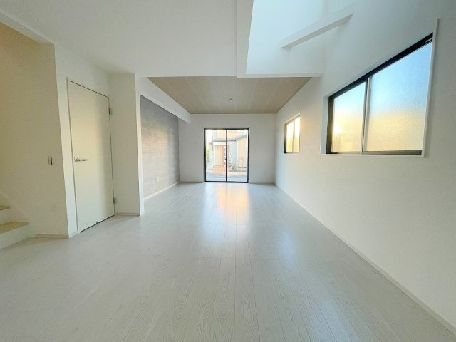 流山市西平井1丁目　新築戸建　全2棟　1号棟の居間・リビング|同施工会社の参考写真になります。