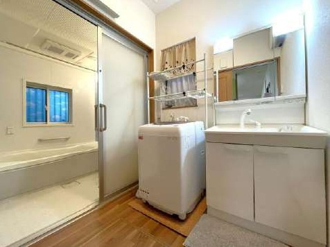 中古戸建　熊谷市美土里町2-162の独立洗面台