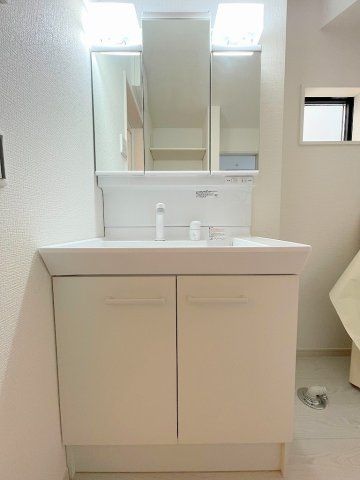 流山市西平井1丁目　新築戸建　全2棟　2号棟の独立洗面台|同施工会社の参考写真になります。