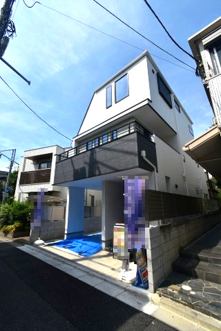 渋谷区本町5丁目・新築戸建の前面道路含む現地写真