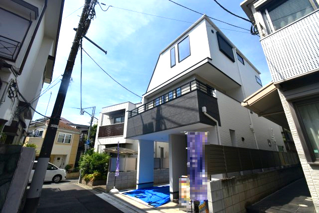 渋谷区本町5丁目・新築戸建の前面道路含む現地写真